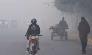 Ấn Độ đầu tư sản xuất mũ bảo hiểm gắn quạt, lọc khí ô nhiễm