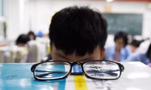 Trẻ em Trung Quốc mệt nhoài vì học hè