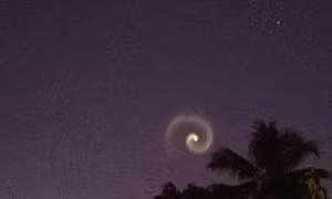Giải mã ‘vòng xoáy trắng’ trên trời khiến cư dân Thái Bình Dương xôn xao