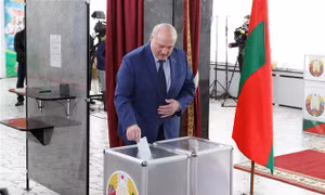 Tổng thống Belarus xác nhận điều thêm quân đến biên giới Ukraine