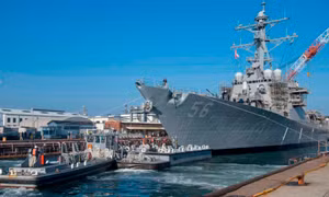 Chiến hạm USS John McCain phải ‘ẩn mình’ khi Tổng thống Trump thăm Nhật Bản