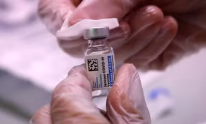 Mỹ thử nghiệm tiêm thêm mũi khác loại cho người đã tiêm đủ vaccine COVID-19 