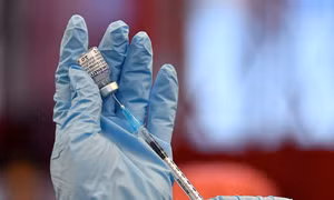 Pfizer thử nghiệm tiêm mũi vaccine COVID-19 tăng cường cho trẻ nhỏ