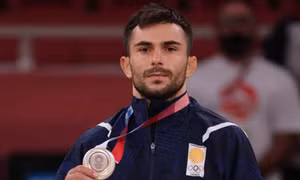 Hai vận động viên đầu tiên bị tước huy chương Olympic vì phạm luật chống COVID-19