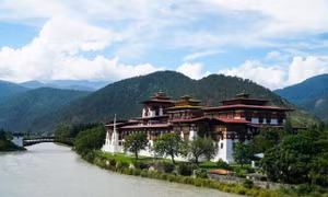 Bhutan có thể tăng phí 100 USD/người/ngày đối với du khách
