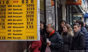 Ukraine vật lộn để tránh vòng xoáy siêu lạm phát khi chi phí quân sự tăng cao