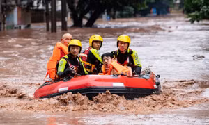 Nóng thiêu đốt và mưa kỷ lục, châu Á 'quay cuồng' vì khủng hoảng khí hậu