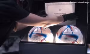 SpaceX âm thầm phóng hai quả bóng World Cup 2022 vào vũ trụ