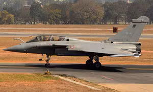 Tiêm kích tối tân Rafale của Ấn Độ bị… bồ câu đe dọa