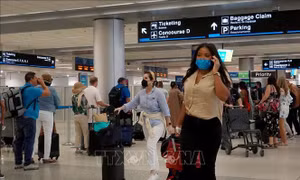 Chủng COVID-19 mới hoành hành: Liệu Mỹ có bắt buộc đeo khẩu trang trở lại?