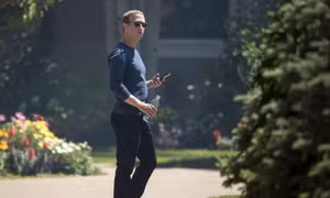 Lý do ông chủ Facebook yêu cầu nhân viên dùng điện thoại Android
