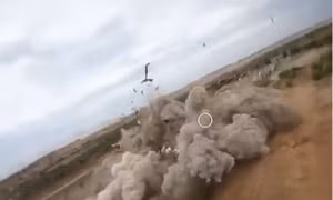 Israel oanh tạc nhà của thủ lĩnh hàng đầu Hamas 