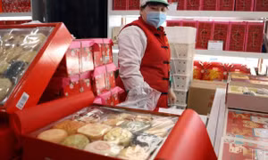 Không về quê đón Tết, người Trung Quốc gửi món ăn ngon cho nhau