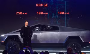 Elon Musk giải thích lý do cửa xe Cybertruck vỡ sau cú ném bi sắt