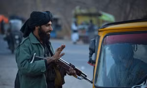 Taliban khen ngợi những kẻ đánh bom liều chết, tặng tiền cho thân nhân