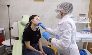 Nga đăng ký vaccine ngừa COVID-19 xịt mũi đầu tiên trên thế giới