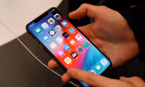 Nga cáo buộc Mỹ cài virus độc vào hàng nghìn điện thoại iPhone 