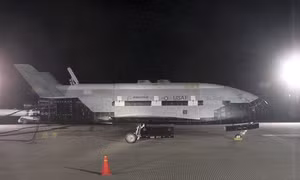 Tàu con thoi X-37B trở về Trái Đất