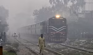 Pakistan: Thành phố 13 triệu dân phải đóng cửa vì không khí độc hại