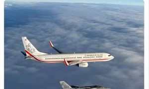 Đội bóng đá Ba Lan được tiêm kích F-16 hộ tống đến World Cup 