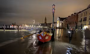 Cảnh tượng thuỷ triều cao kỷ lục 50 năm nhận chìm thành Venice