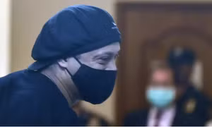 Cựu danh thủ Ronaldinho dương tính với SARS-CoV-2