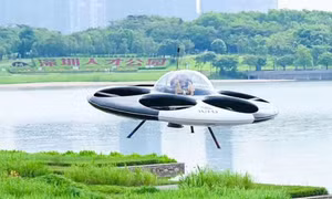Xem đĩa bay có người lái đầu tiên cất cánh