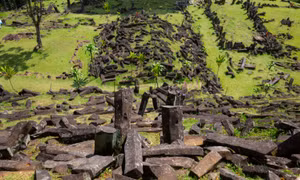 Kim tự tháp bị chôn vùi ở Indonesia có thể cổ xưa nhất thế giới