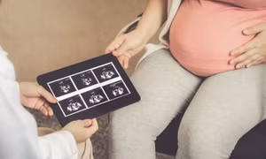 Người phụ nữ có hai tử cung và mang thai cùng lúc