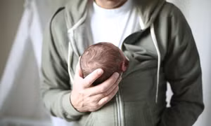 Vì sao nền kinh tế được lợi khi đàn ông nghỉ phép chăm con nhỏ?
