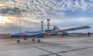 Ukraine điều máy bay không người lái tấn công Donbass bằng tên lửa