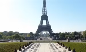 Tháp Eiffel sẽ thay màu sơn mới