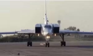 Máy bay ném bom tầm xa Nga lần đầu hạ cánh tại Syria