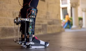 Đi lại nhanh hơn và đỡ tốn sức nhờ giày robot
