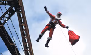 Chùm ảnh Ông già Noel phân phát niềm vui khắp thế giới