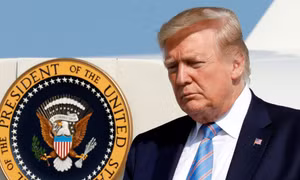 Tổng thống Trump yêu cầu xem lại chương trình hỗ trợ quân sự Ukraine 