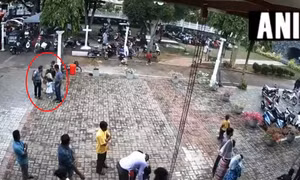 Kẻ đánh bom Sri Lanka xoa đầu bé gái trước khi nổ tung thân mình