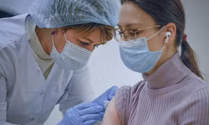 Nga sản xuất vaccine Sputnik V chống lại biến thể Delta, Omicron