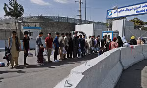 Taliban chỉ cho người dân Afghanistan rút tài khoản 200 USD mỗi tuần