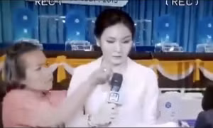 Nữ MC bị dí tô vít vào cổ, uy hiếp ngay trên sóng trực tiếp
