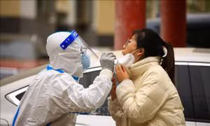 Trung Quốc theo dõi thường xuyên biến thể mới của virus SARS-CoV-2 