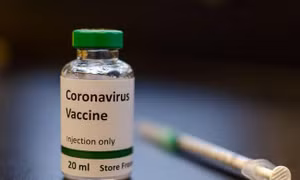 Vắc-xin trị COVID-19 triển vọng nhất do Đại học Oxford điều chế gặp khó