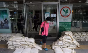 Lũ lụt tàn phá 1/3 diện tích Thái Lan, thủ đô Bangkok được đặt trong tình trạng báo động