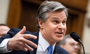 Giám đốc FBI, CIA nằm trong danh sách thay thế nhân sự khẩn của ông Trump