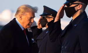 Lầu Năm góc bí mật thảo luận kịch bản hành động ông Trump áp thiết quân luật