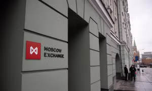 Sàn giao dịch chứng khoán Moskva mở cửa trở lại, các chỉ số chính phục hồi mạnh mẽ