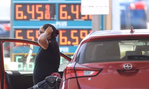 Vì sao chênh lệch giá xăng giữa các bang tại Mỹ lên tới gần 2 USD/gallon?