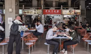 Lộ trình ‘sống chung với COVID-19’ của Singapore va phải ‘đá tảng’