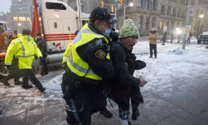Cảnh sát Canada ra tay bắt giữ người biểu tình ‘đoàn xe tự do’