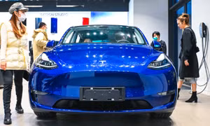 Trung Quốc cấm sĩ quan quân đội sử dụng xe điện Tesla vì sợ bị theo dõi